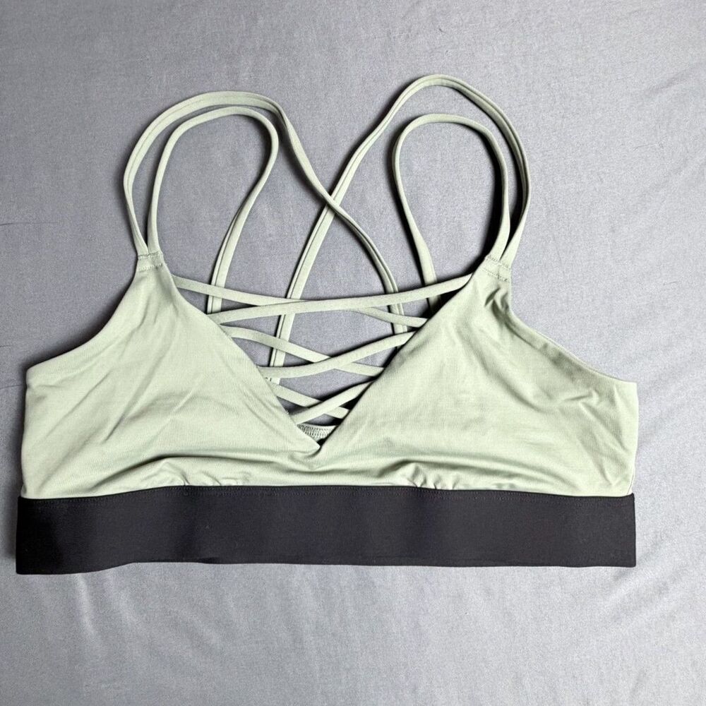 Victoria's Secret Medium Ultimate Unlined Sports Bra Green Strappy Workout Gym